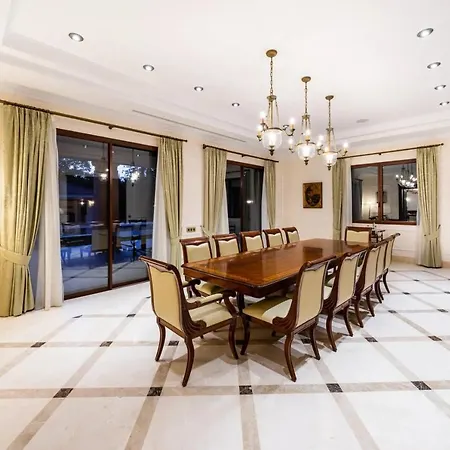 Apartment Stunning Luxury In Excellent Condition *