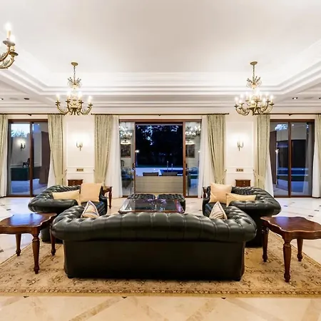 Stunning Luxury In Excellent Condition