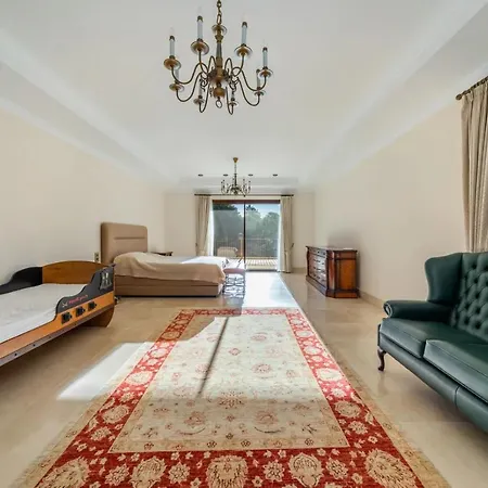 Apartment Stunning Luxury In Excellent Condition