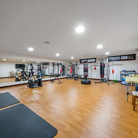 Apartment Stunning Luxury In Excellent Condition *